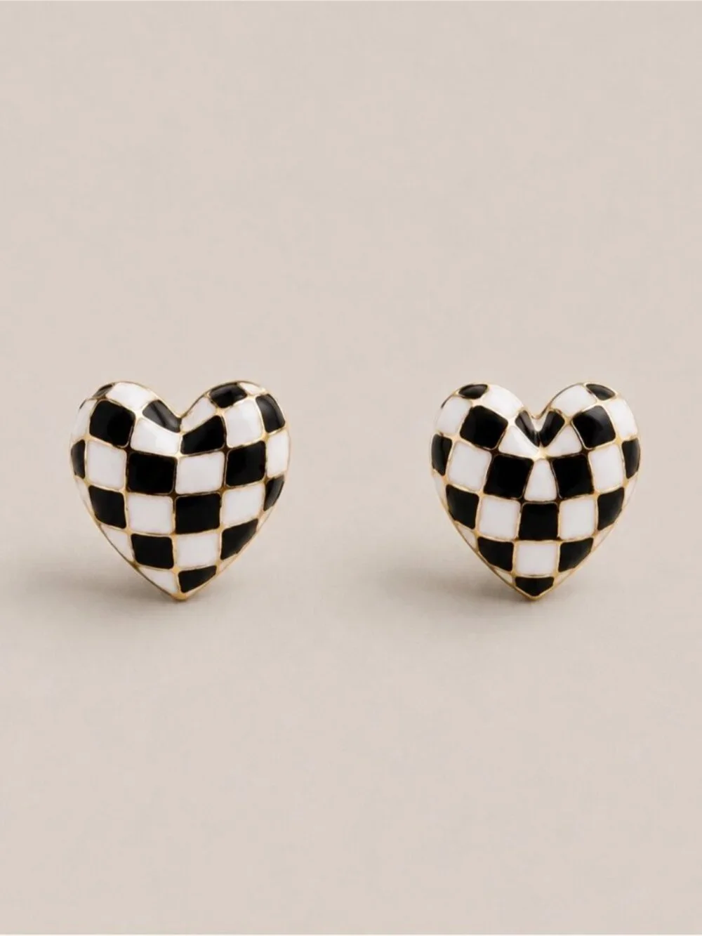 New! Mackenzie Black and White Checkered Heart Earrings NWOT